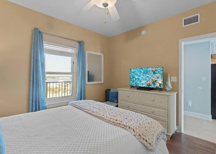 5-star Gulf Front With Amenities Apartment